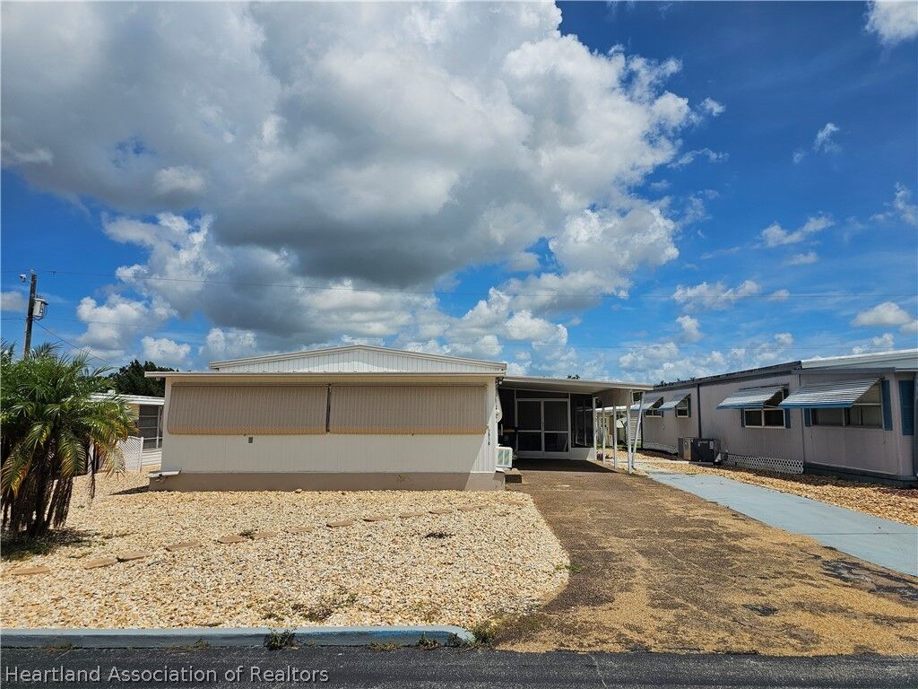 Property Photo:  2910 San Francisco Lane  FL 33870 