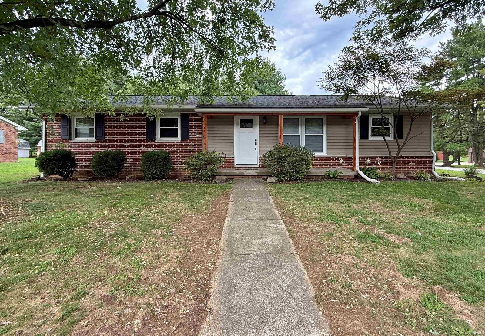 Property Photo:  1816 Woodlawn Drive  IN 47501 