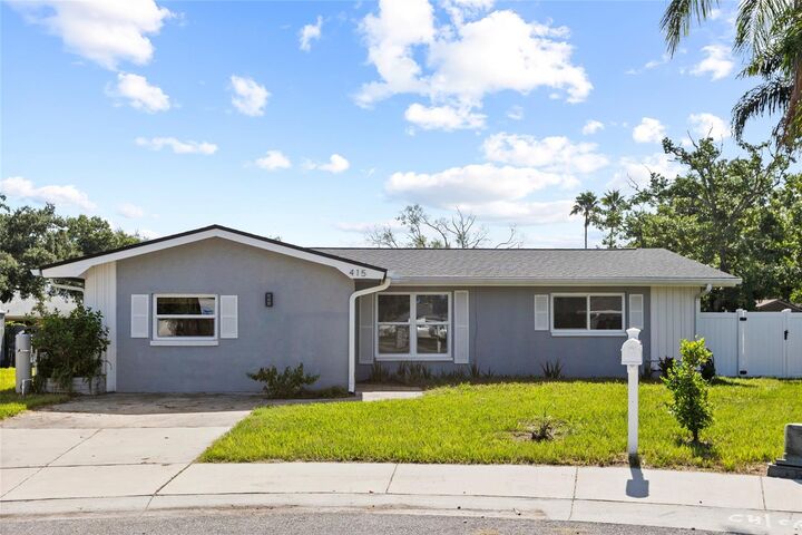 Property Photo: 415 Maplewood Circle FL 34677