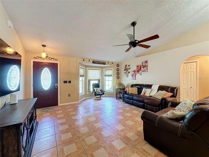 Property Photo:  533 Bent Oak Loop  FL 33837 