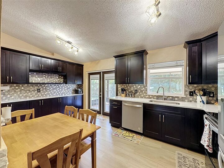 Property Photo:  533 Bent Oak Loop  FL 33837 