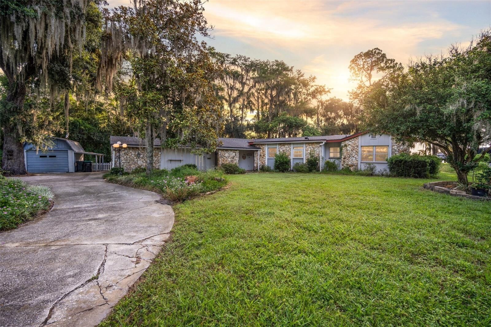 Property Photo:  5251 Lake Jessamine Drive  FL 32839 