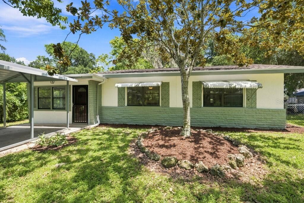 Property Photo: 7810 Chapel Avenue FL 34668