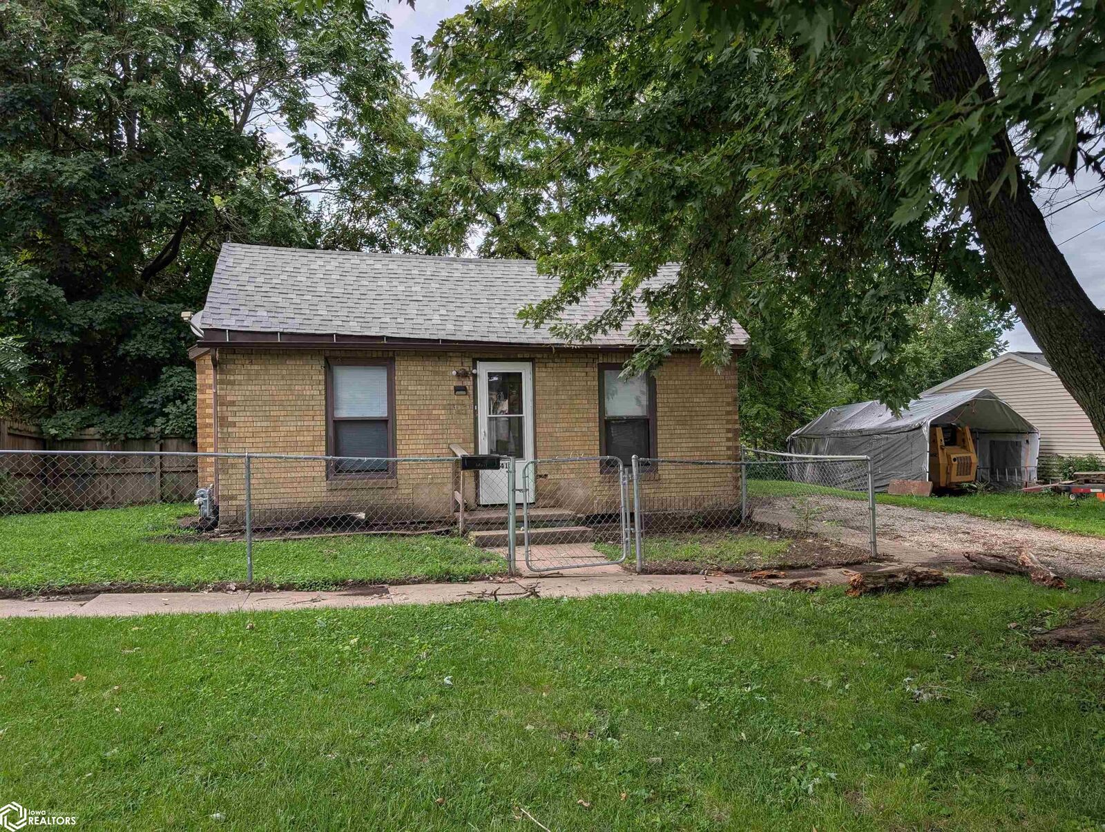 Property Photo:  412 Pine Street  IA 52601 