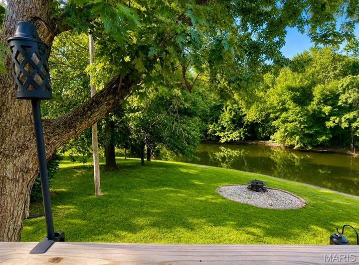 Property Photo:  307 Hazel Street  IL 62294 