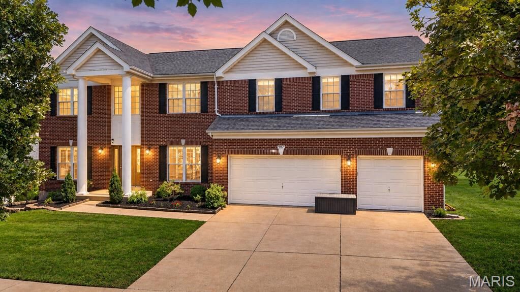 Property Photo: 902 Stablefield Court MO 63141