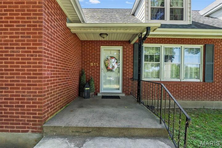 Property Photo:  811 E Rodney Drive  MO 63701 