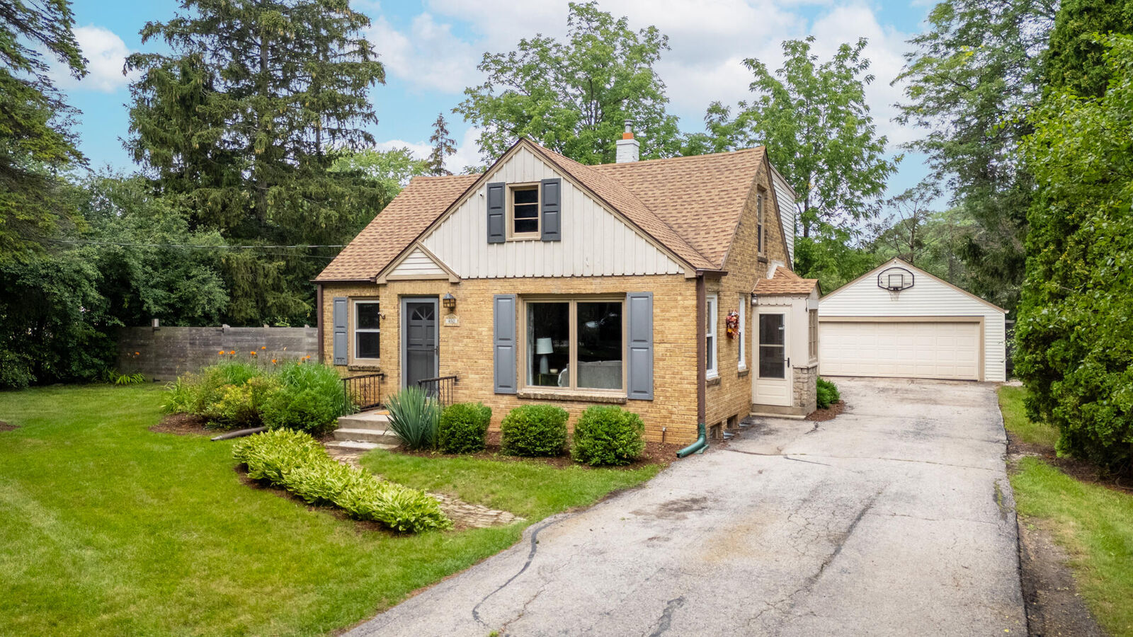 Property Photo: 450 W Bradley Rd WI 53217