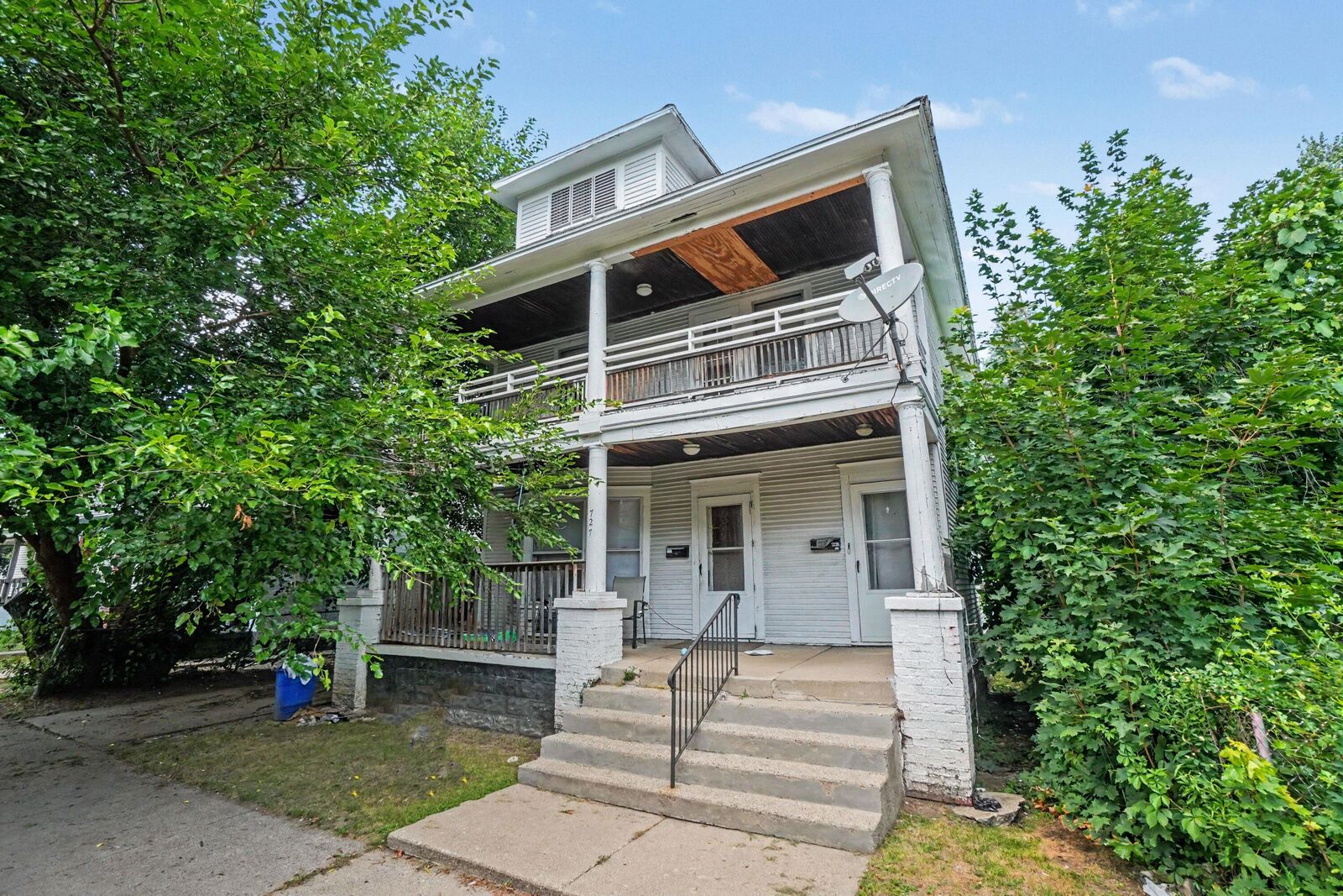 Property Photo: 727 NW 6th Street NW MI 49504