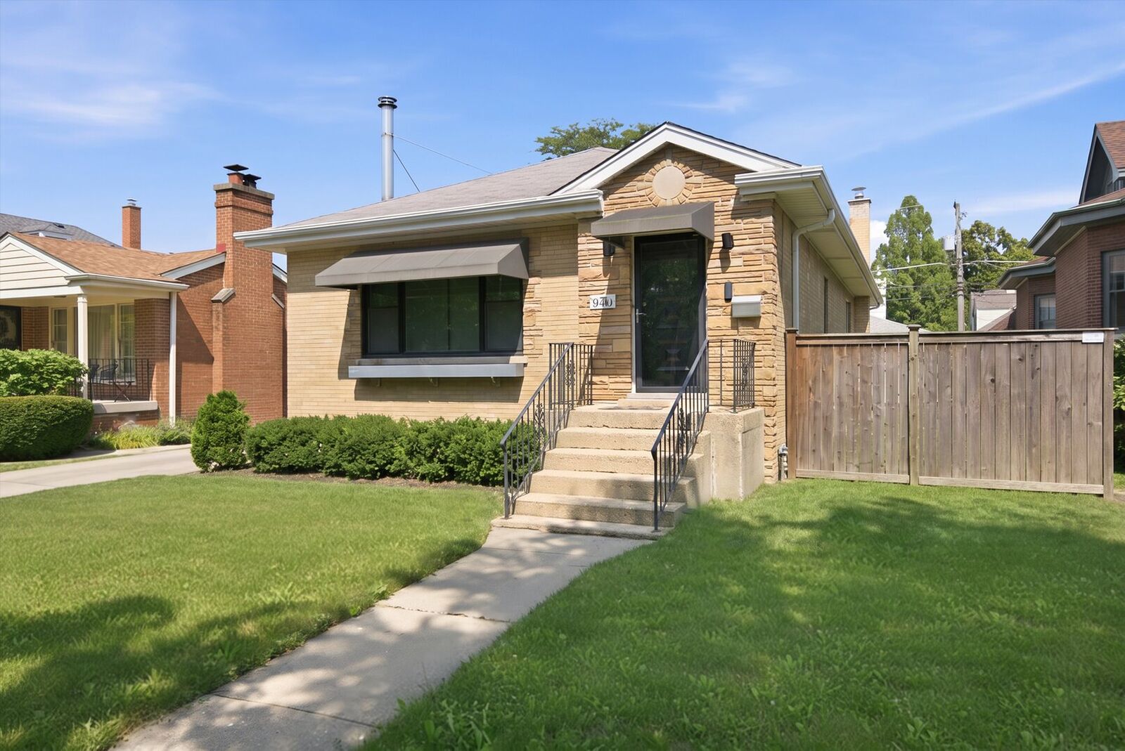 Property Photo:  940 N Oak Park Avenue  IL 60302 