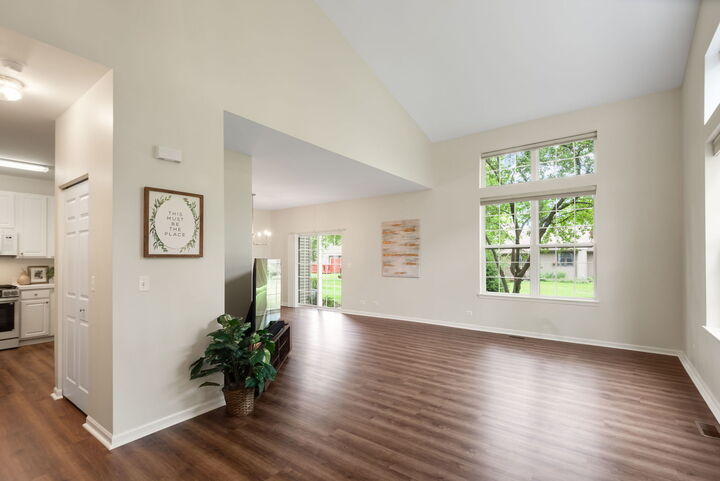 Property Photo: 828 Amelia Court IL 60030