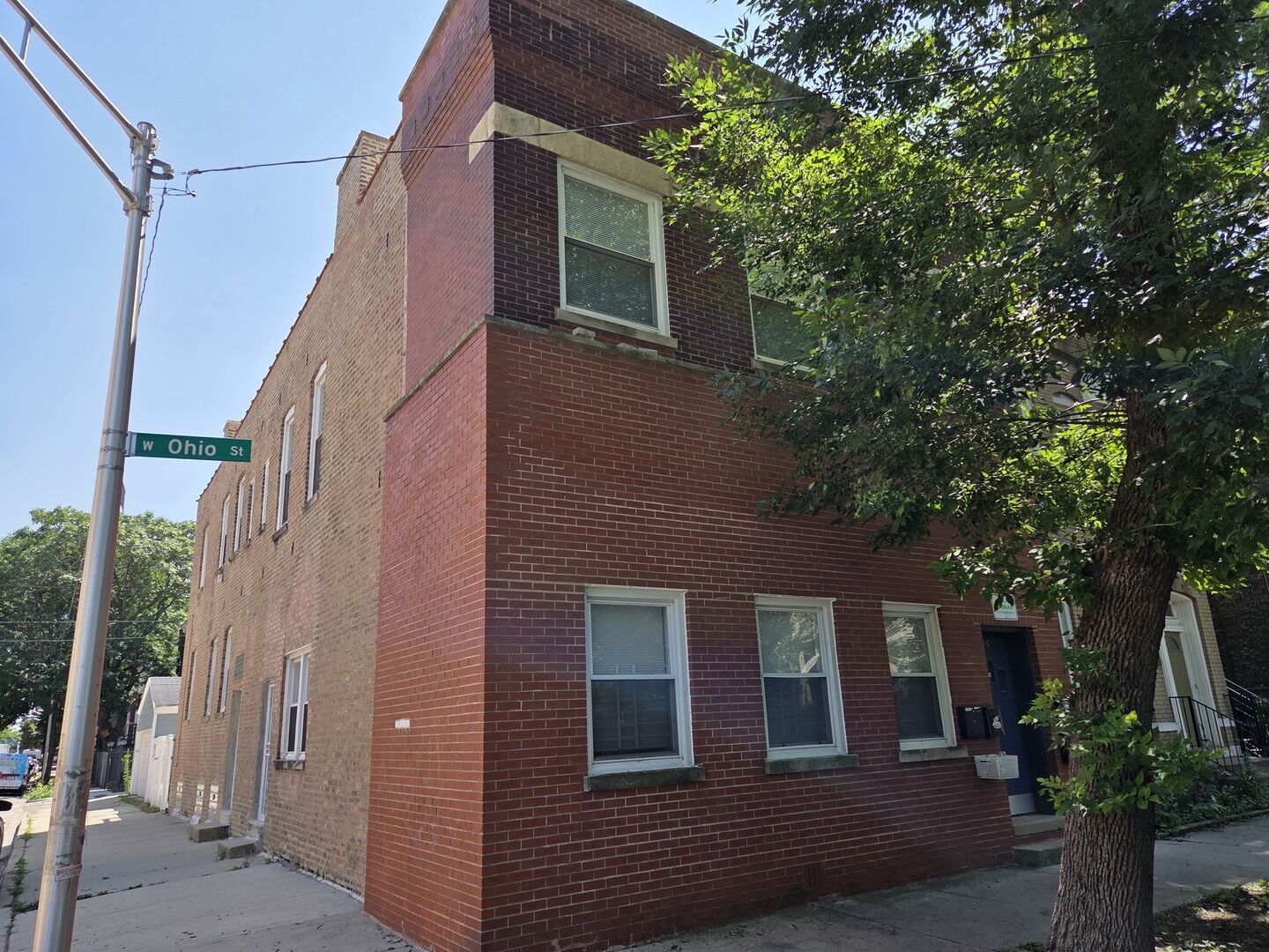 Property Photo: 2333 W Ohio Street IL 60612