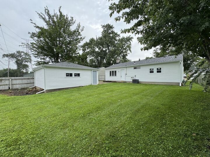 Property Photo:  205 Linden Avenue  IL 60446 