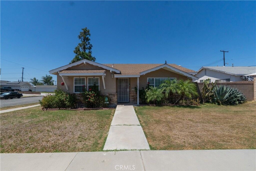 Property Photo:  11629 Santa Gertrudes Avenue  CA 90604 