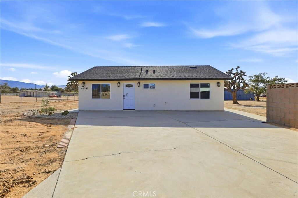 Property Photo: 40235 W 17th St CA 93551