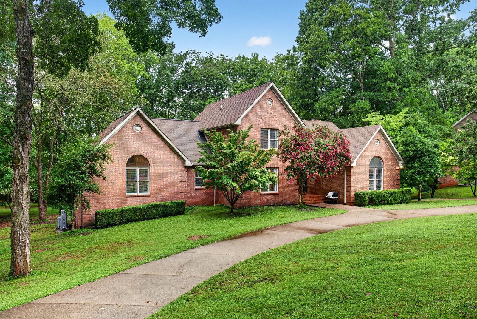 Property Photo:  1604 Deerfield Dr  TN 37043 