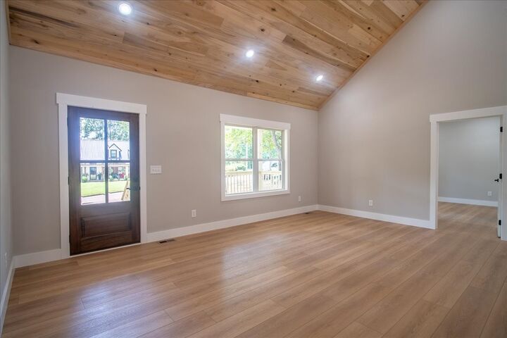 Property Photo: 300 Devin Dr TN 38464
