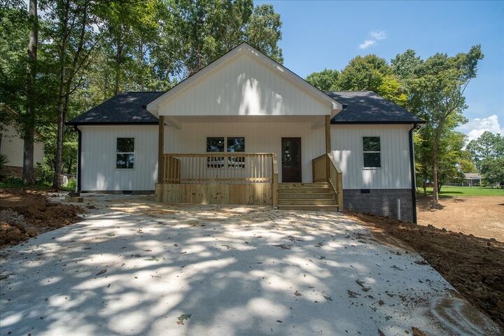 Property Photo:  300 Devin Dr  TN 38464 