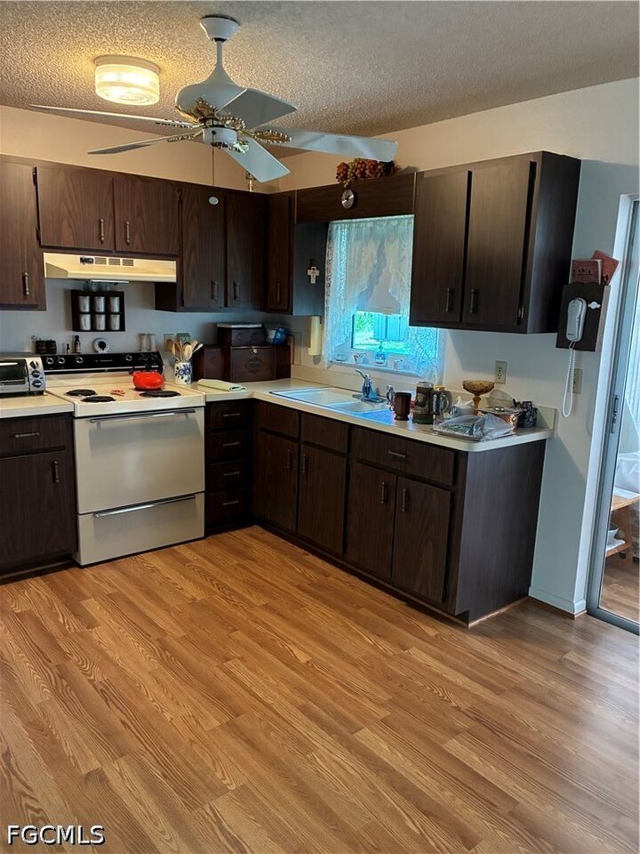 Property Photo:  