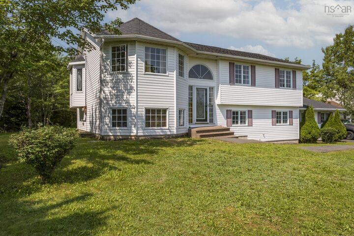 214 Hemlock Drive — photo 1