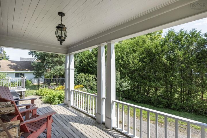 Property Photo: 164 Cottage Street NS B0P 1E0
