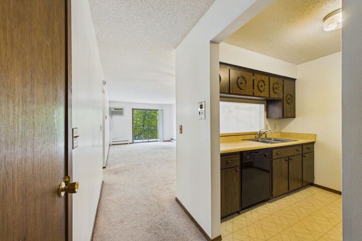 Property Photo: 2809 E Minnehaha Parkway 205 MN 55417