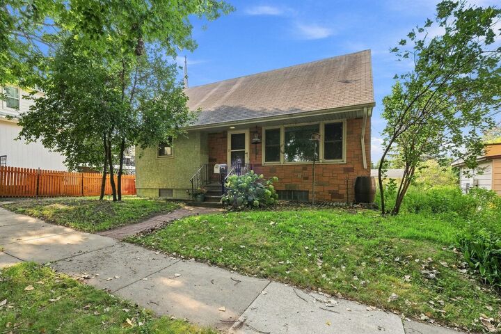 Property Photo:  212 3rd Street E  MN 55352 