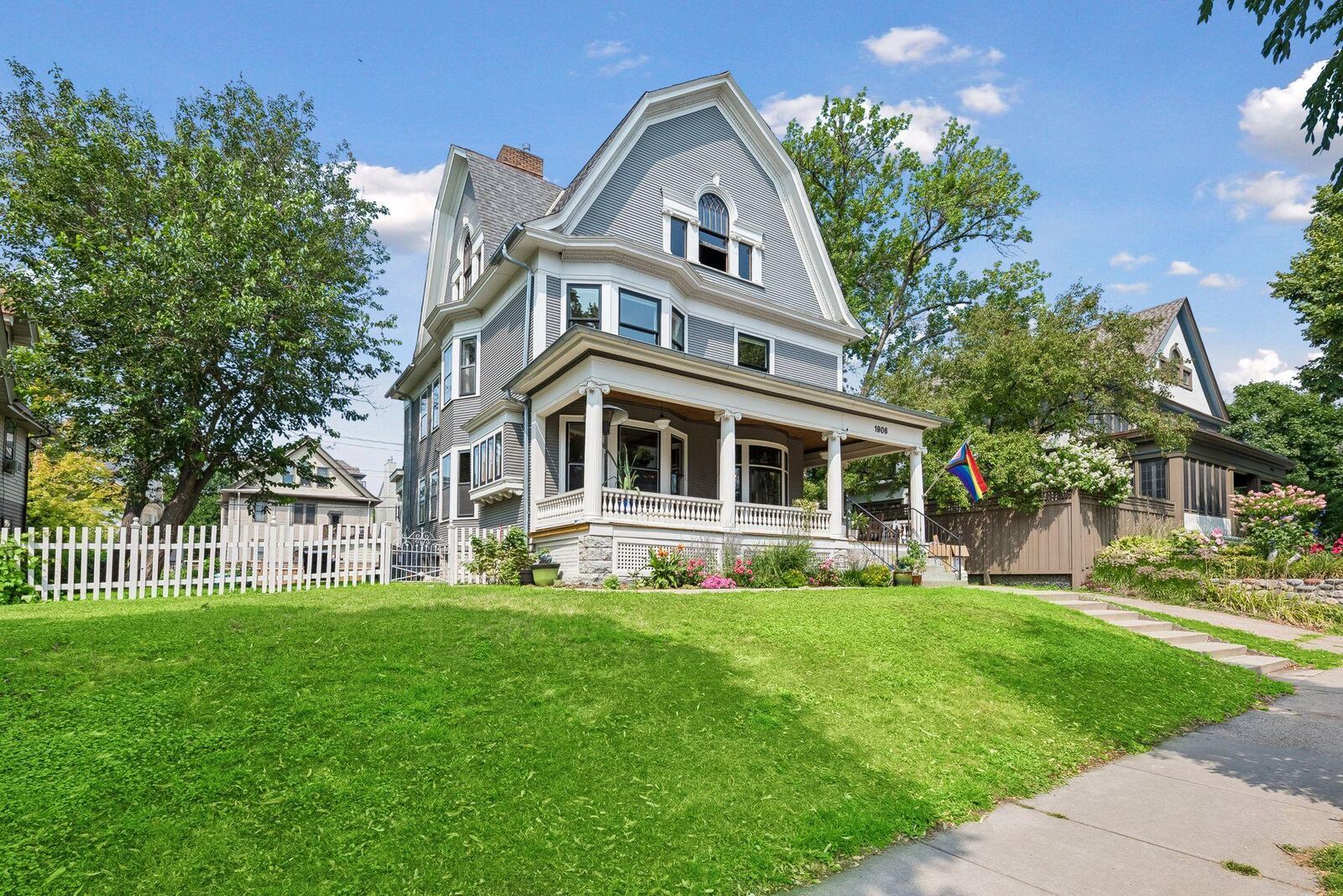Property Photo: 1906 Emerson Avenue S MN 55403