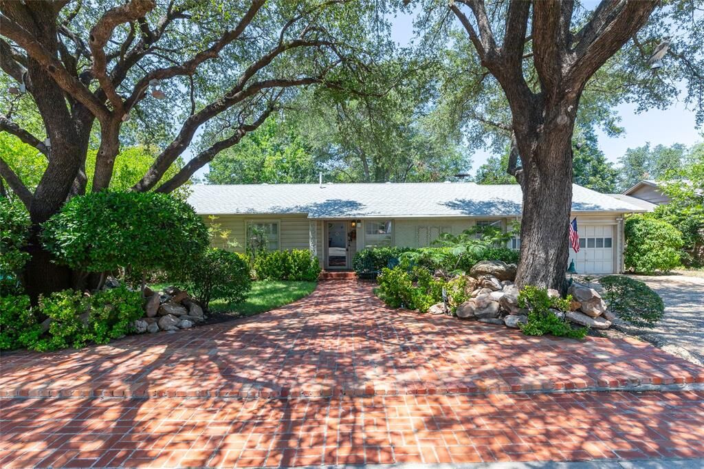 Property Photo:  1334 Santos Street  TX 79605 