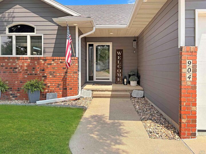 Property Photo:  904 Clairmont Circle  IA 51054 