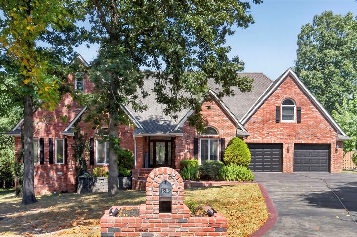 Property Photo:  1806 S Prestwick Place  AR 72758 