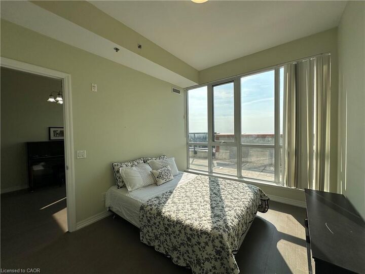 Property Photo: 5001 Corporate Drive 704 ON L7L 0H5