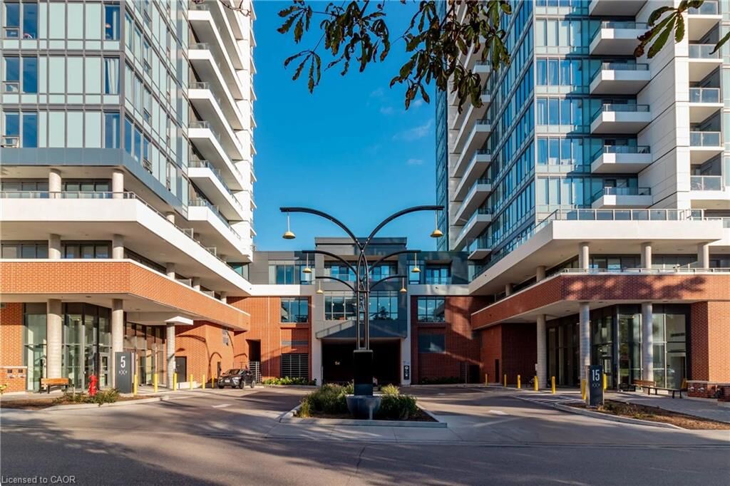 Property Photo:  15 Wellington Street 1711  ON N2G 0E3 