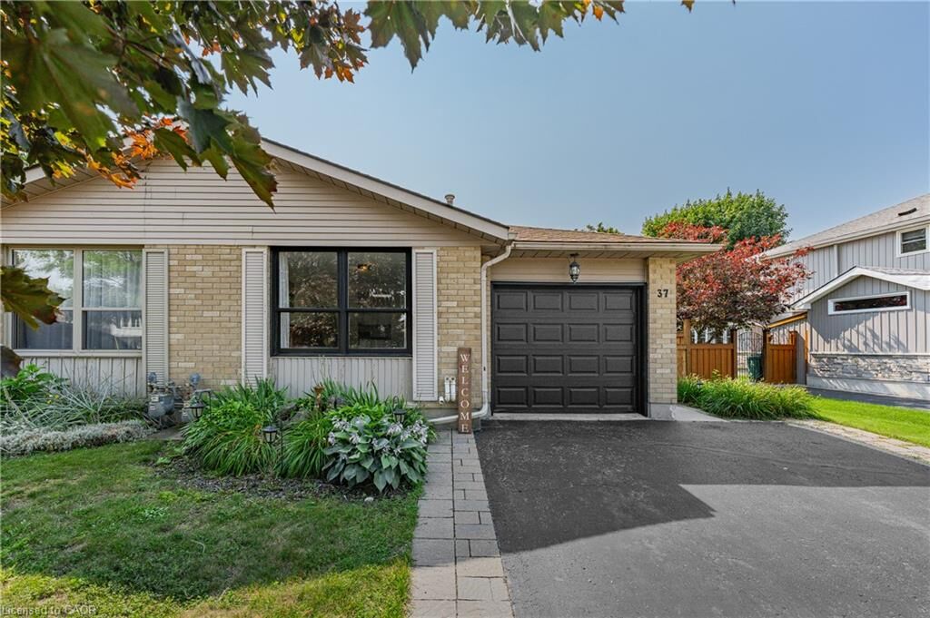 Property Photo:  37 Sandalwood Drive  ON N1P 1A9 