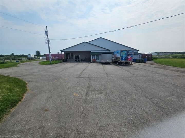 1812 Thompson Road E — photo 1