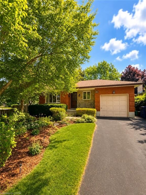 Property Photo:  101 Carson Drive Upper  ON N2B 2Z4 