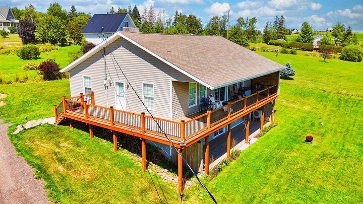 Property Photo: 65 Riverview Dr PE C0B 1M0