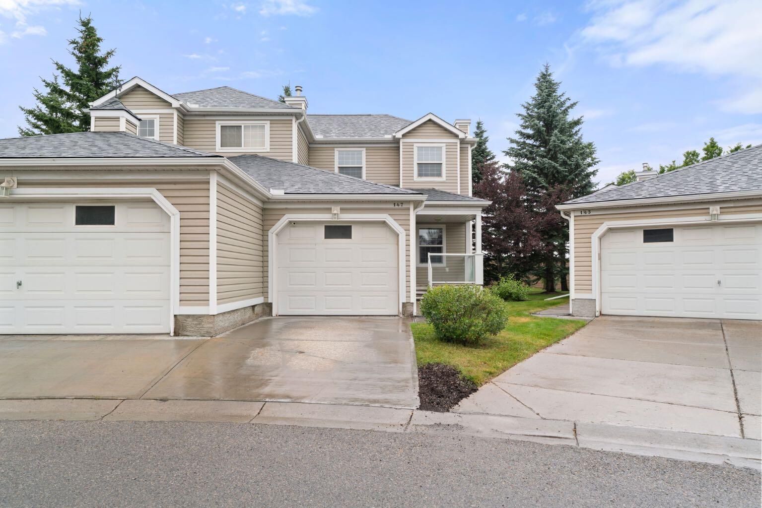 Property Photo: 7707 Marthas Haven Park NE 147 AB T3J 3Z6