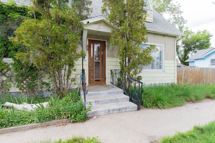 Property Photo:  1218 13 Street N  AB T1H 2T6 