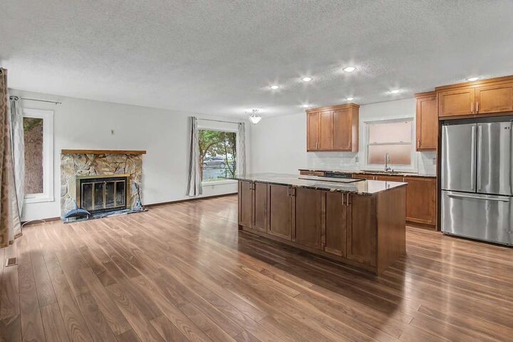 115 McKenna Crescent SE — photo 1