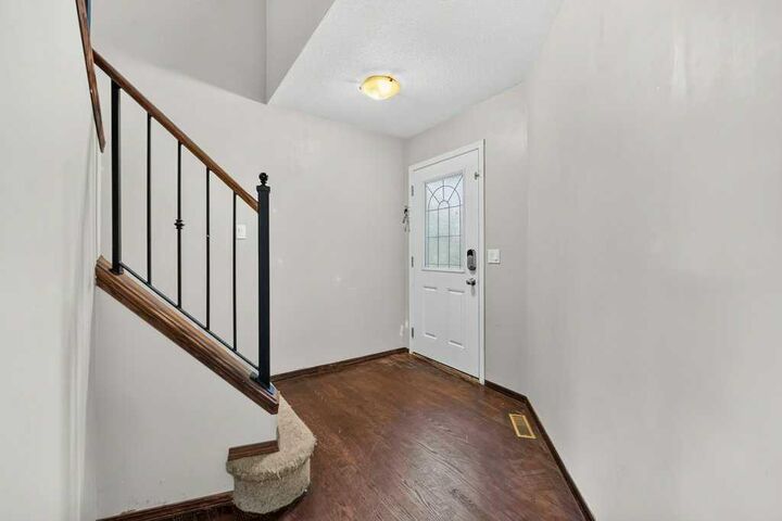Property Photo:  88 Everglen Rise SW  AB T2Y 4Z4 