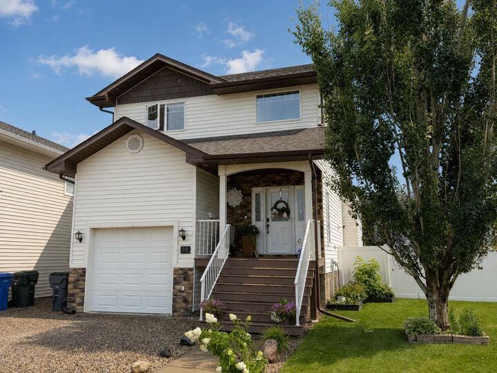 Property Photo:  230 Somerset Way SE  AB T1B 0B6 