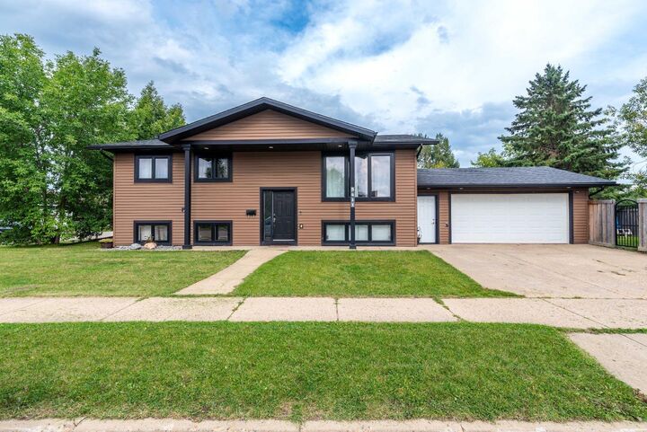 5411 28 Street — photo 1