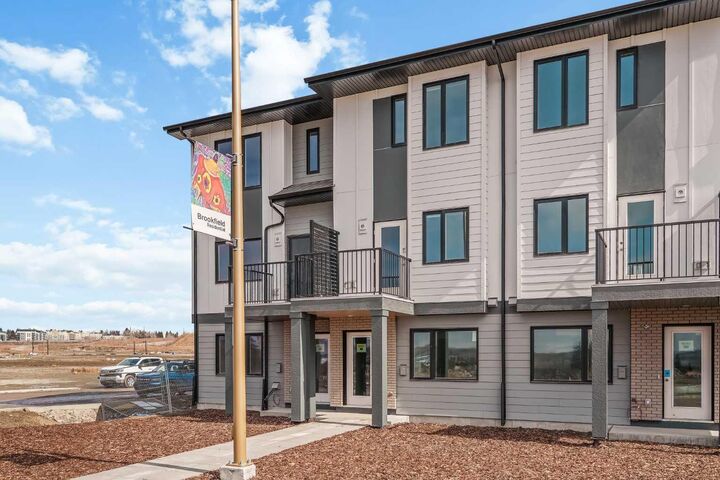 Property Photo:  5750 Dene Way 35  AB T3T 0E7 
