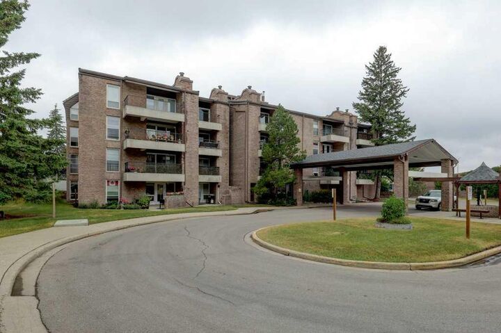 Property Photo: 201 Braeglen Close SW 1405 AB T2W 2B1
