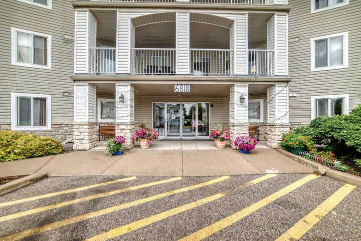 Property Photo: 6818 Pinecliff Grove NE 3337 AB T1Y 7L2