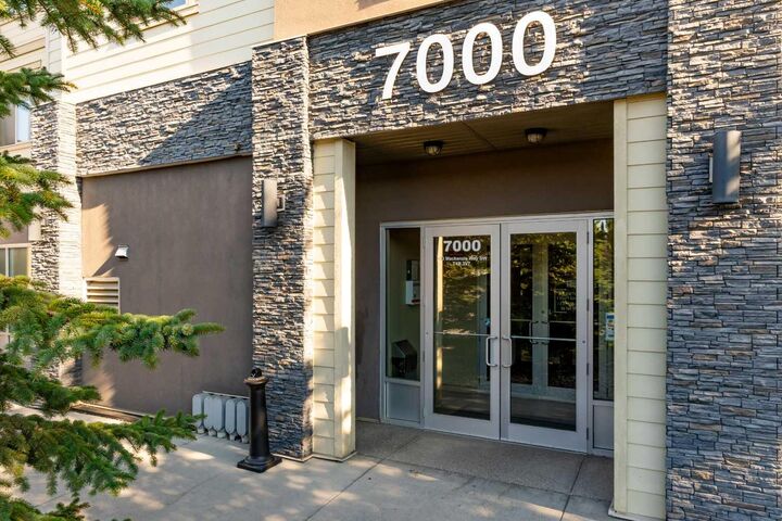 403 Mackenzie Way SW 7202 — photo 1