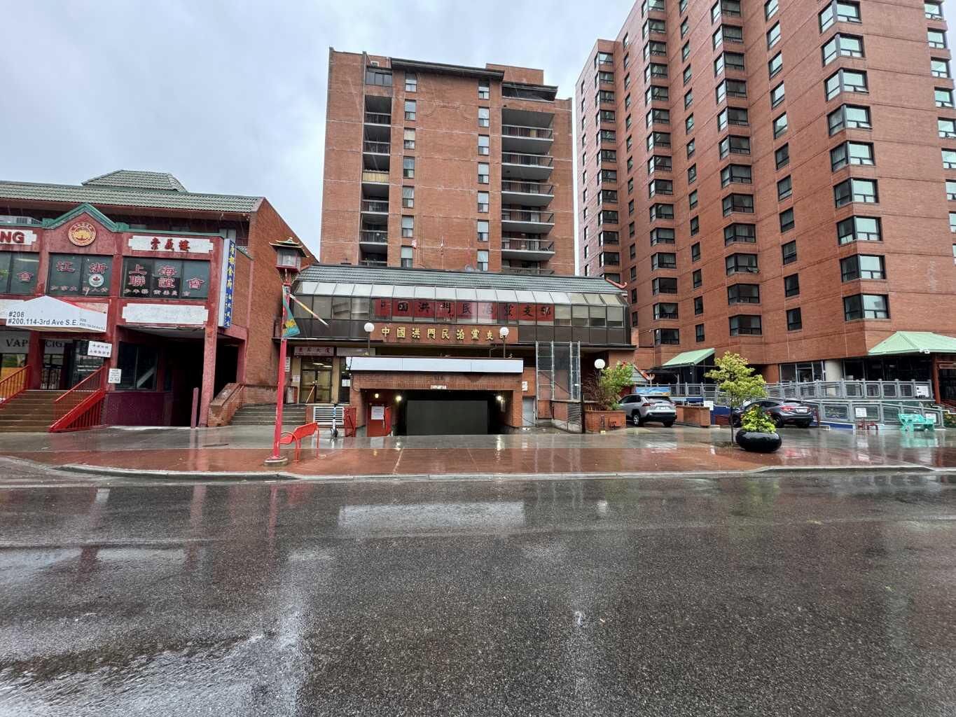 Property Photo: 116 3 Avenue SE 802 AB T2G 5A9