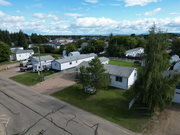 Property Photo:  10629 101 Ave  AB T0H 2H0 