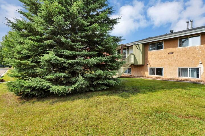 Property Photo: 5946 45 Avenue A AB T4L 1V7